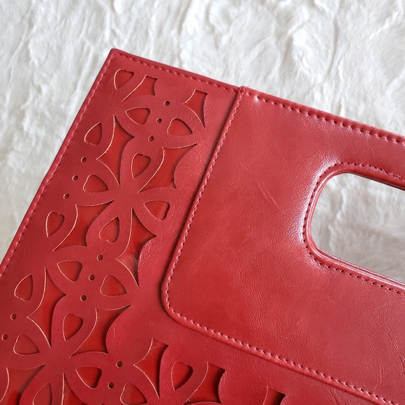 FREE w/$25 Purchase! - Red Floral Clutch by CATO - Picture 6 of 7